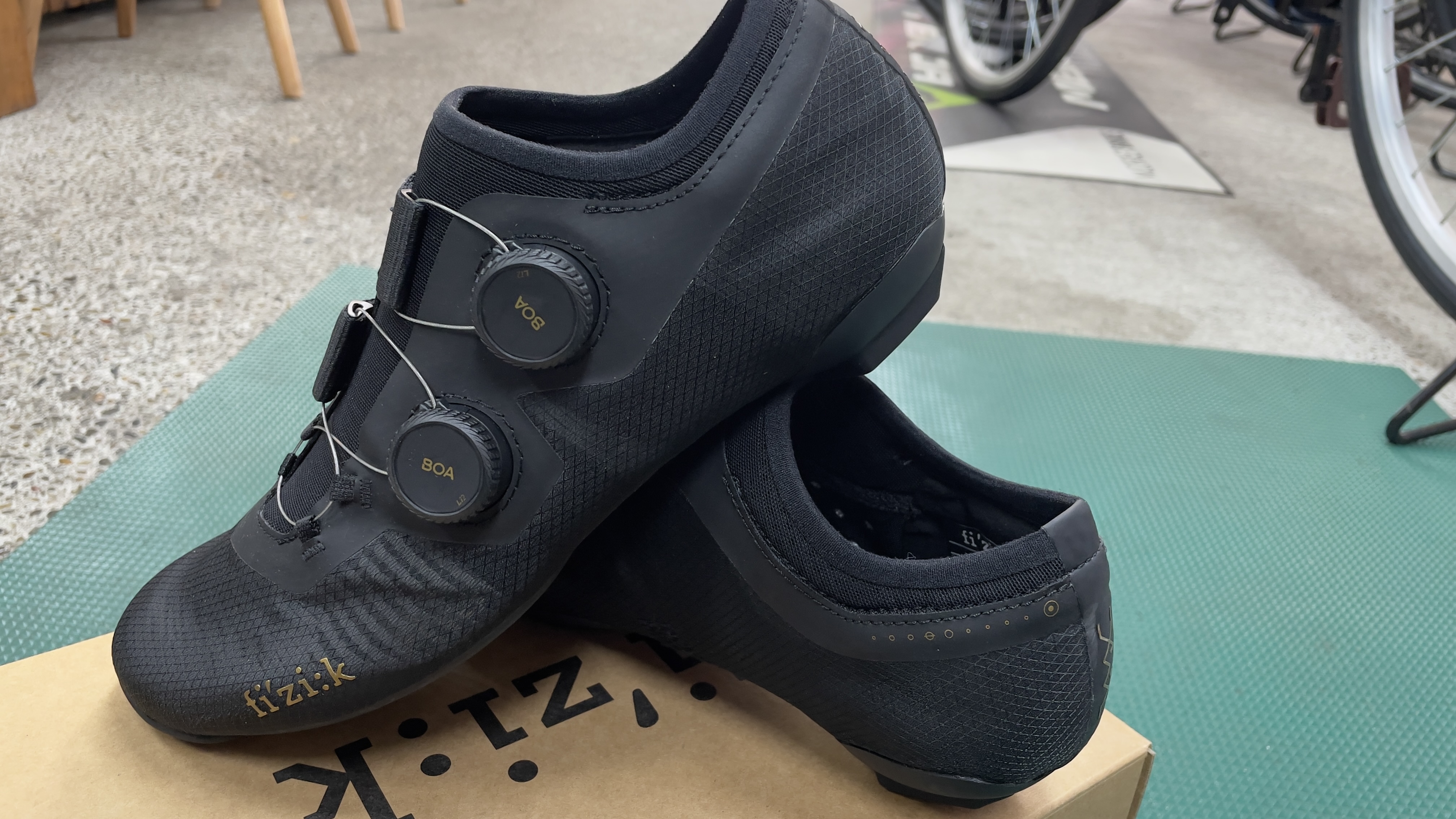 Fizik VENTO VEGA CARBON$B!J%Y%s%H!!%Y%,!!%+!<%\%s!K(B $BF~2Y(B $B8=:_$NAv$jJ}!