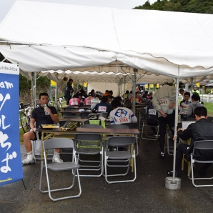 雨天の昼食会場
