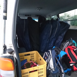 積み込んで羽田へ出発