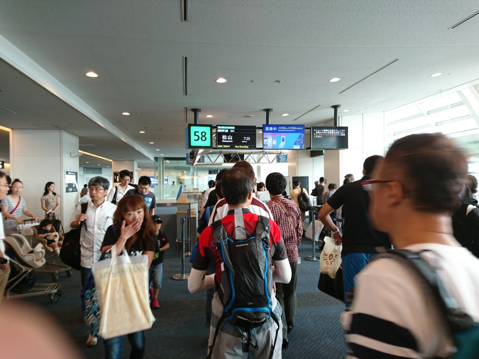 搭乗口　松山へ