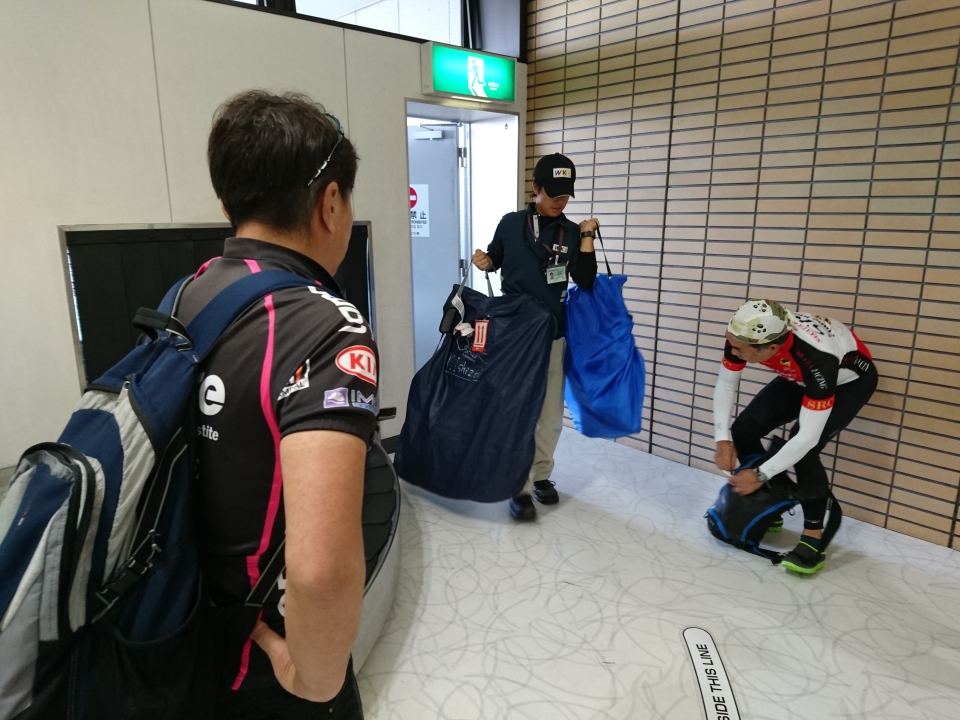 やっと出て来た輪行袋