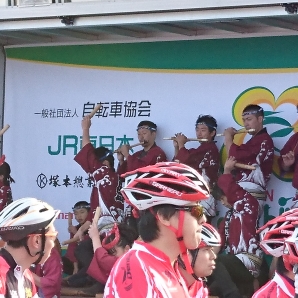 太鼓で歓迎してくれました