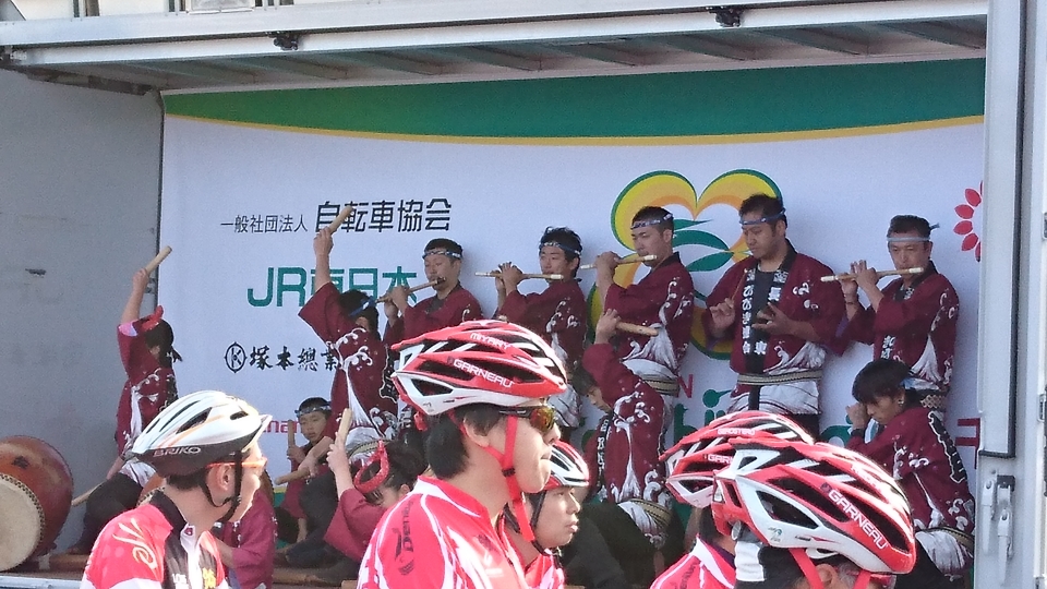 太鼓で歓迎してくれました