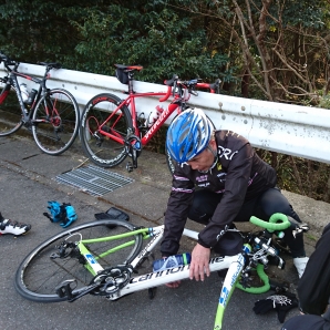 ２回目のパンク修理休憩1