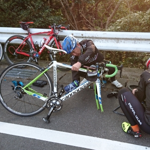 ２回目のパンク修理休憩2