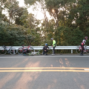 パンク修理休憩中