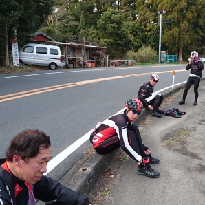 清澄頂上付近で休憩