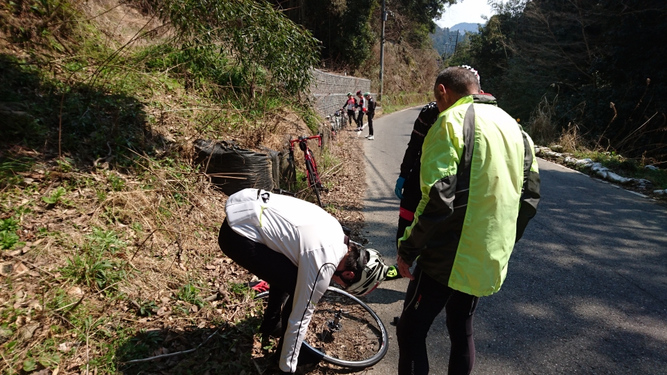 １回目のパンク修理休憩1