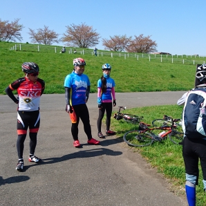 荒川河川敷で休憩中