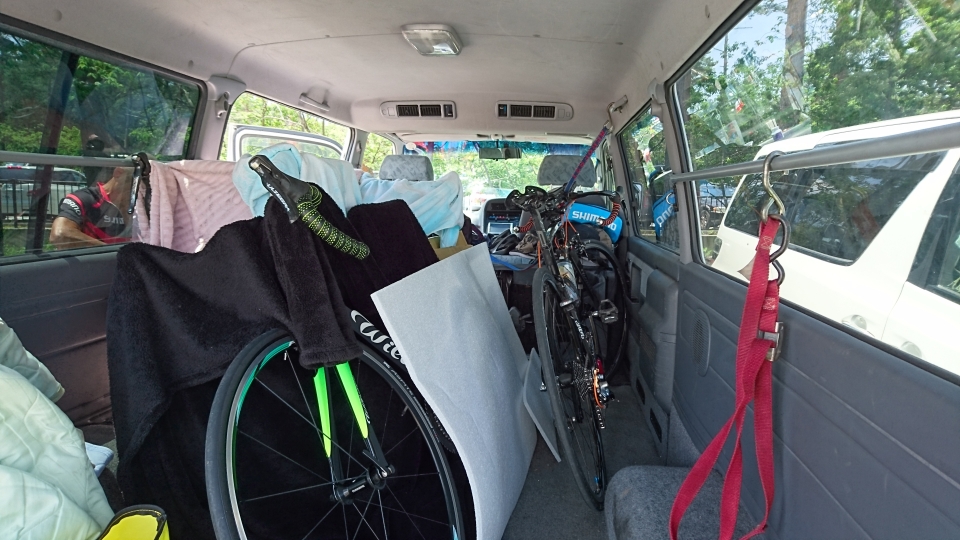 自転車積み込み中