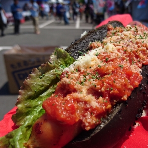 前日はブースで昼食　溶岩ドック