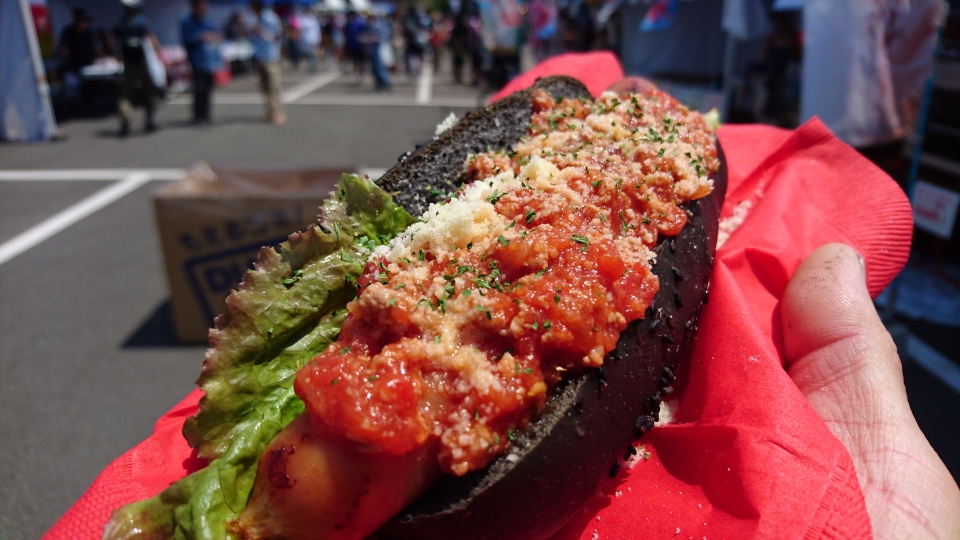 前日はブースで昼食　溶岩ドック