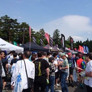 賑やかなブース見学