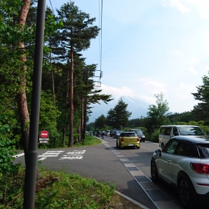 富士北麓駐車場は渋滞中