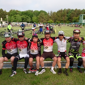 スクラム組んで健闘祈願