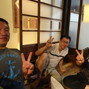 ２次会も終わり、夜も更けてきました。