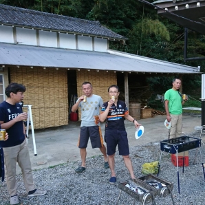 ビール片手に火おこしサイコー！