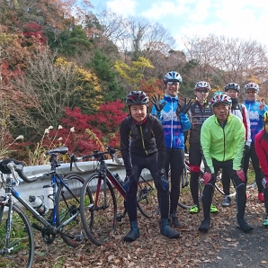 紅葉バックに一枚