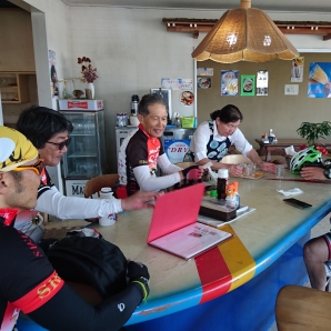 地元の食堂で休憩