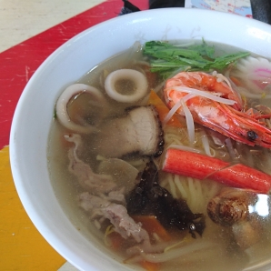昼飯は海鮮ラーメン