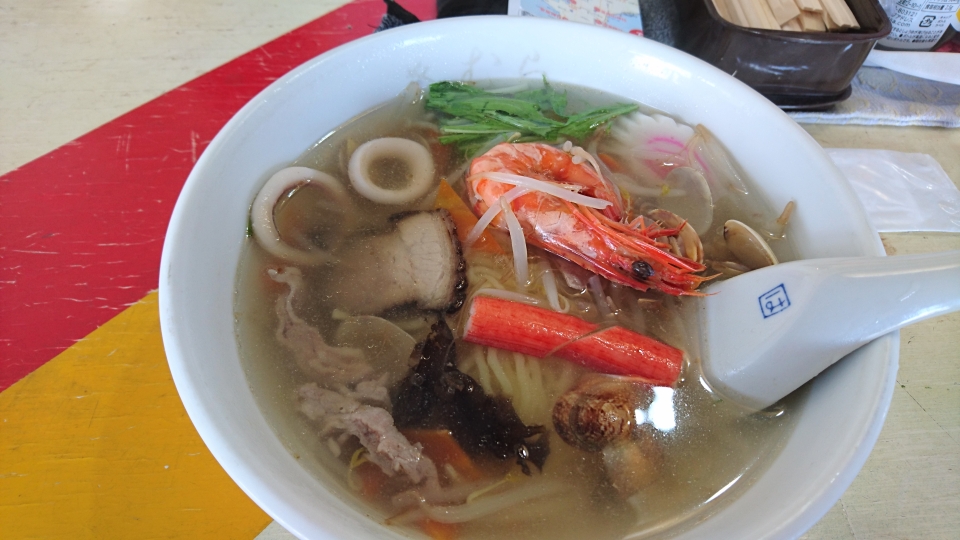 昼飯は海鮮ラーメン