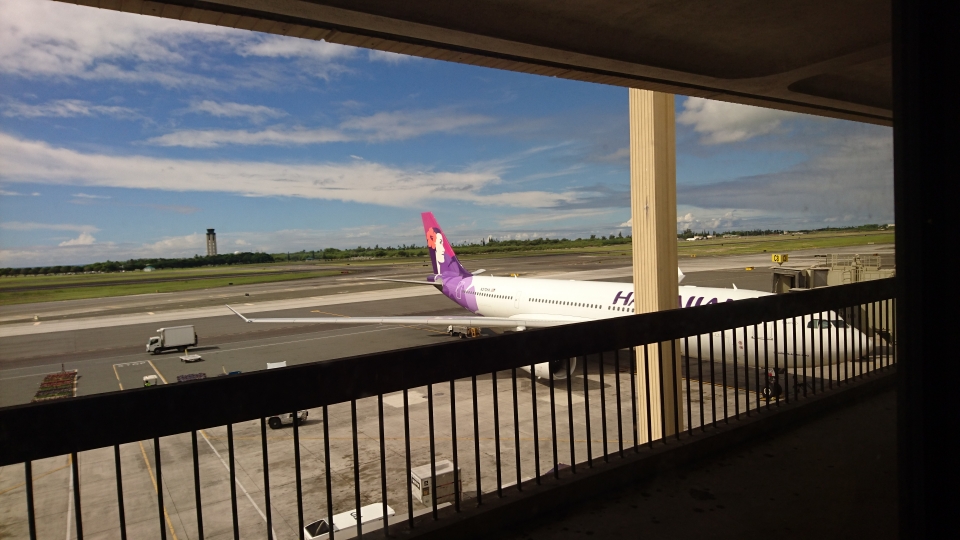 やって来ましたホノルル空港