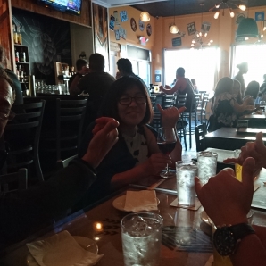 近所のクラフトビールがたくさん置いてあるパブで夕食