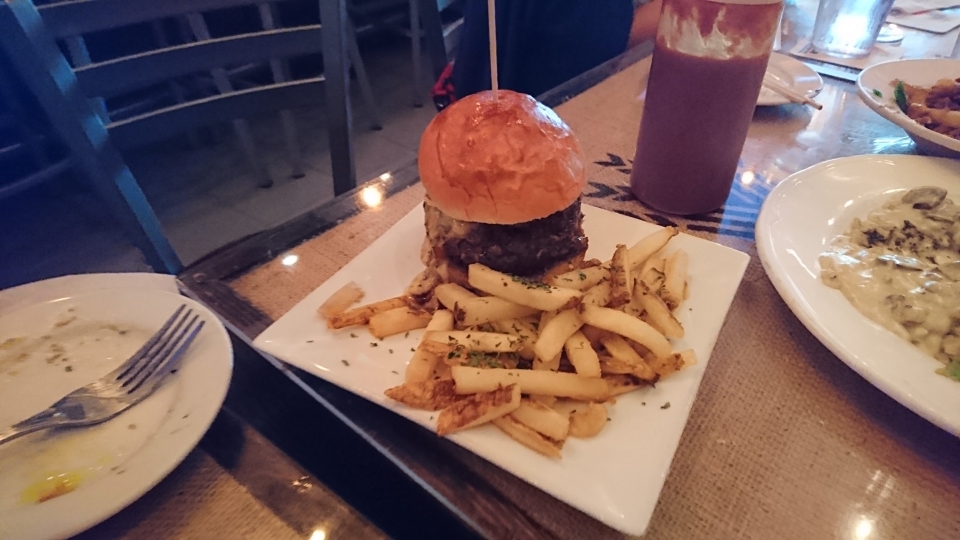 デカいバーガー、旨かったなー