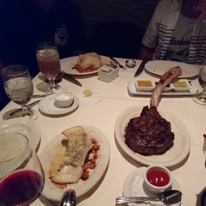 ステーキハウスでディナー