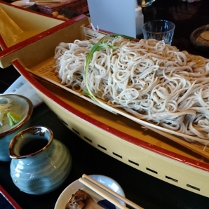 名物の船盛り蕎麦