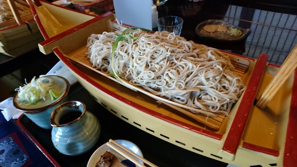 名物の船盛り蕎麦