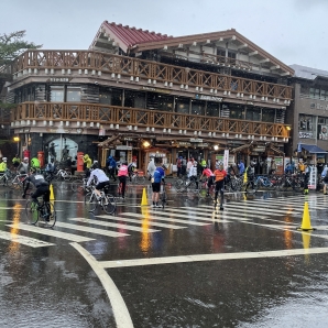 寒いのですぐに下山