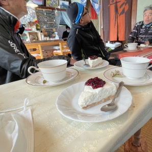 フリマカフェでチーズケーキ