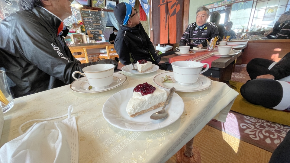 フリマカフェでチーズケーキ