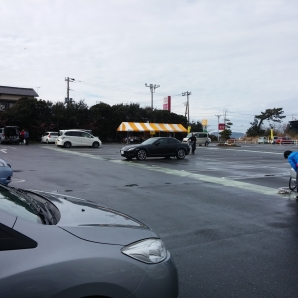 雨で参加者もまばらでした