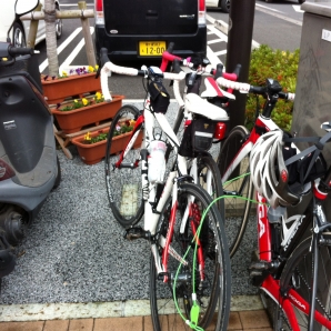 亀山に向け出発