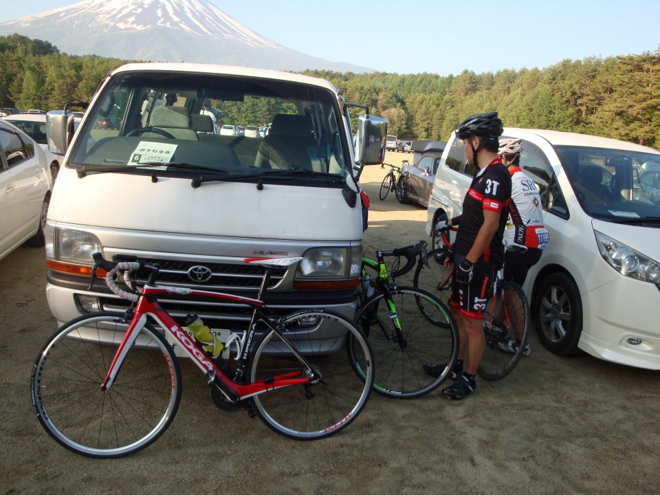 会場駐車場で最後の準備