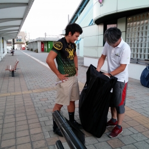 君津駅で輪行中