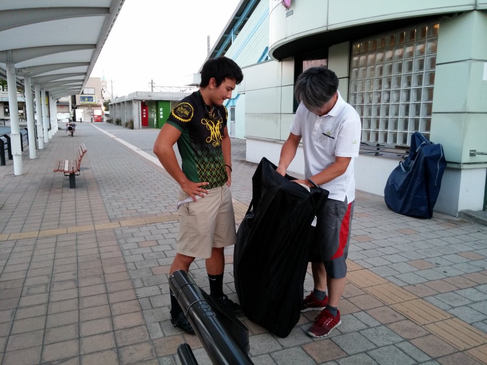 君津駅で輪行中