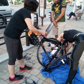 君津駅で輪行中