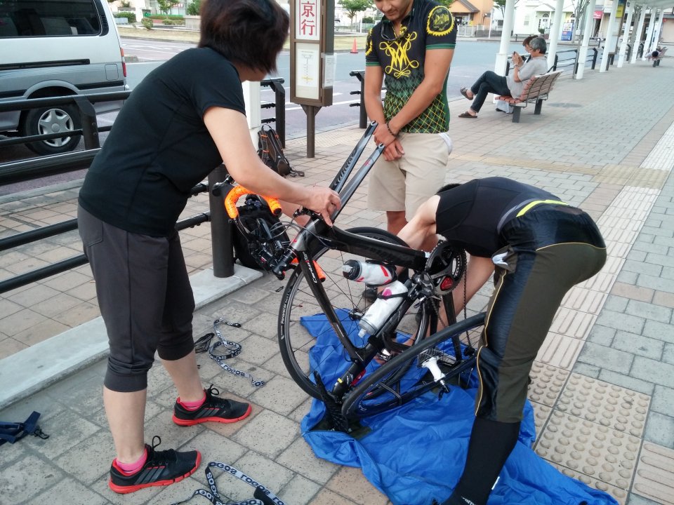 君津駅で輪行中
