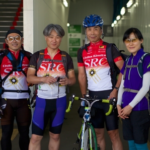 長野駅で記念撮影