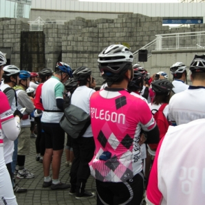 レゴンのウエア目立ちますね